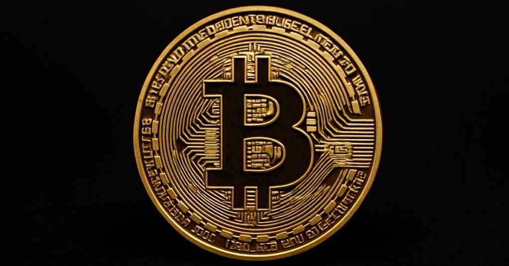 Bitcoin price drops to $118,000 amid new trade tensions